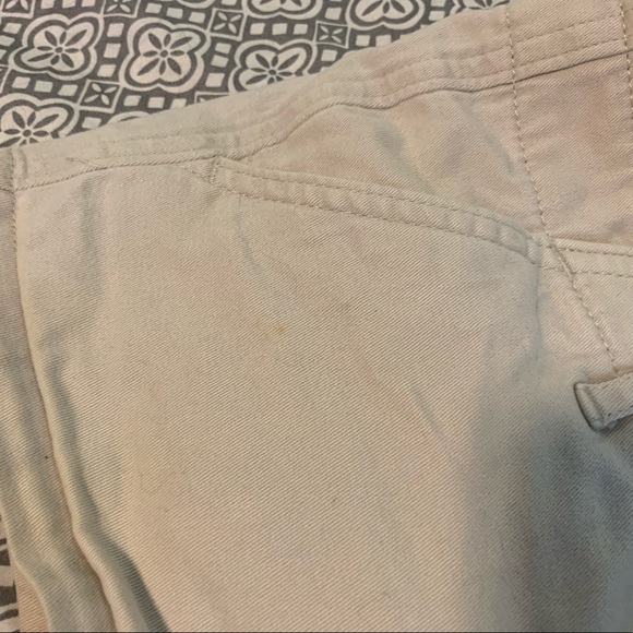 Hollister Light Beige Low Rise Shorts - Picture 3 of 3
